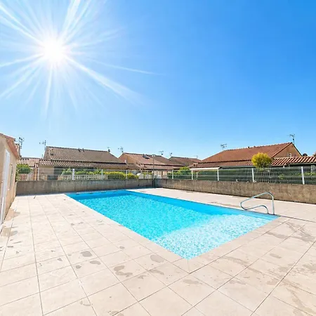 Maisonnette Avec Piscine Pour 4 Personnes Daire *